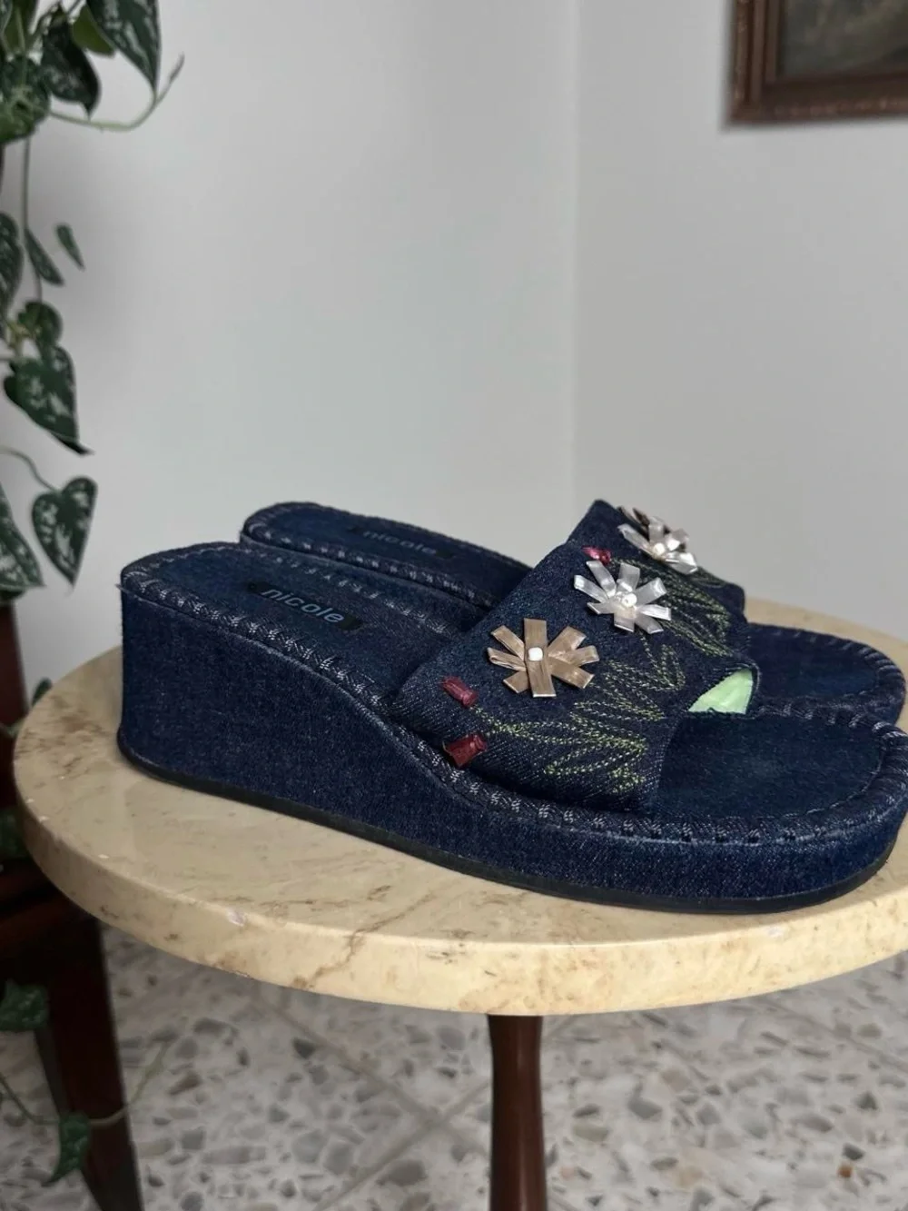 Nicole Miller navy denim wedge sandals with embroidered floral design Size 8.5